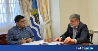 San Julián: Vidal confirmó 30 cuadras de pavimento y $1.000 millones para el gimnasio, pero Gardonio apuntó a la obra que falta