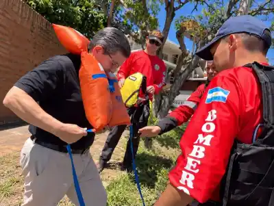 El Paraná llegó al nivel de evacuación en Paso de la Patria y ya hay familias fuera de sus casas