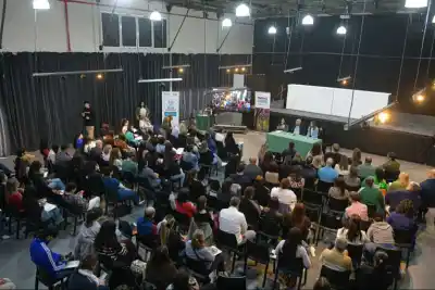 Paraná: las redes que sostienen los barrios llevan 17 años tejiendo algo que el Estado no logra solo