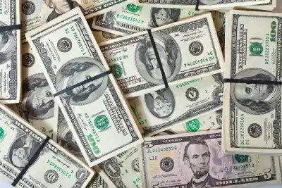 Vuelven a buscar dólares en el mercado: quiénes se animan y qué ofrecen