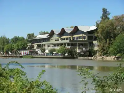 Tres abogados, una sola silla: la pulseada que define el futuro del Regatas