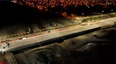 El puente de 112 años que cruza el río Vaqueros tiene fecha: empieza la cuenta regresiva para moverlo