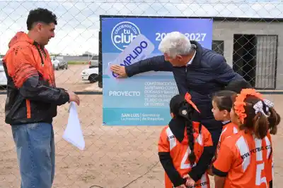 San Luis: el club del barrio que ya forma a 150 chicos sumó vestuarios y cerró su cancha