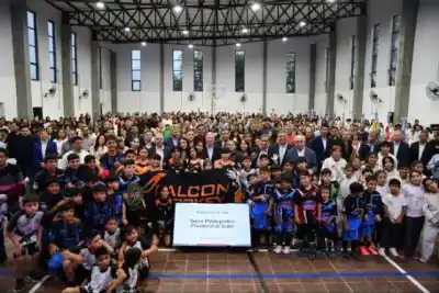 Icaño estrenó su polideportivo: la cancha de hockey que ya desvela a los vecinos