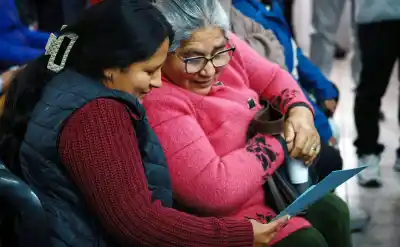 Esperaron más de 30 años por un papel: 176 familias de Perico ya lo tienen en la mano