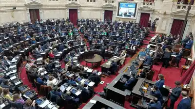La Ley Malvinas de Caputo ya suma otro frente de rechazo: qué artículo preocupa a Clarín y a EE.UU.