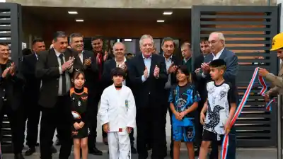 Icaño estrena un polideportivo que ya ilusiona a todo el interior