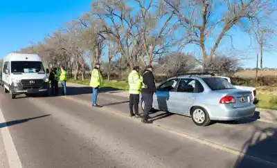 En plena ruta pampeana, el inspector frenó una unidad y revisó hasta el último papel