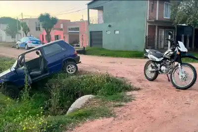 Chocaron en Castelli y Santa Cruz: dos heridos y una moto que terminó retenida