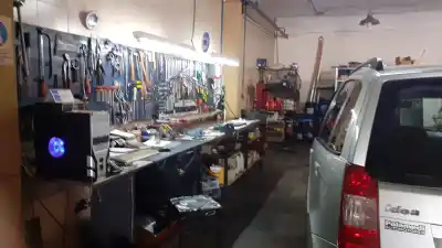 El taller de French al 700 que prometía arreglar autos y terminó con su dueño preso