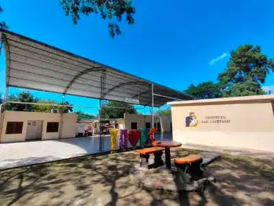 Una madre alertó sobre mensajes siniestros en redes sociales y lo que encontraron dejó helada a la comunidad educativa