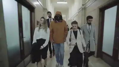 Lo torturaron con un teléfono de campaña en Ucrania y ahora quiere que la Justicia argentina lo escuche