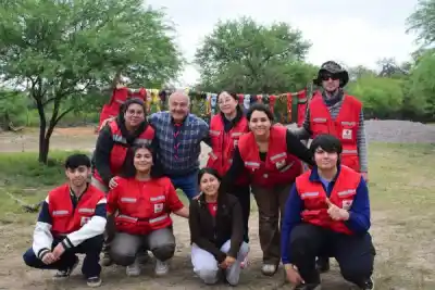 Voluntarios de la Cruz Roja y scouts pusieron manos a la obra en Pozo Mositoj: qué construyeron