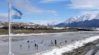 La Armada moverá más de $7600 millones para levantar galpones en Ushuaia: quién firma los contratos