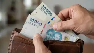Pagan la luz con la tarjeta y el dato que admitió el Banco Central pone en alerta a los defensores del Pueblo