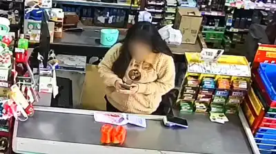 La cajera de La Plata que cobraba con un QR propio: dónde terminaba la plata de los clientes