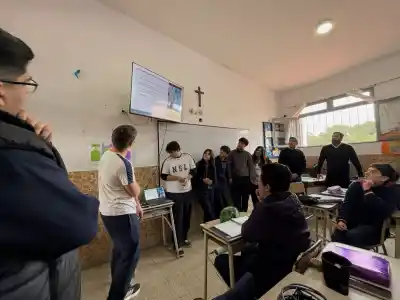 Los chicos de La Cumbre diseñaron una bandera para su pueblo y el intendente ya movió fichas en la Legislatura