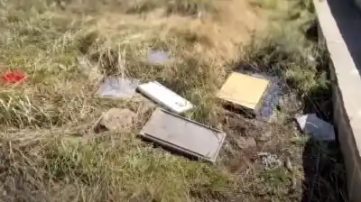 Malvinas: el video que muestra qué hacen con las placas de los soldados argentinos en Darwin