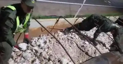 Interceptaron un camión con 30 toneladas de minerales y lo que descubrieron dejó perplejos a los gendarmes