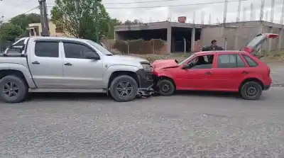 Volvían del colegio en el Gol rojo cuando la Amarok apareció de frente en Santa Ana