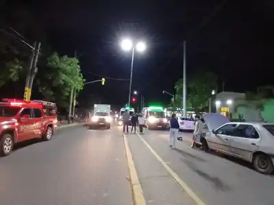 Tres autos chocaron en pleno centro: quiénes terminaron en el hospital