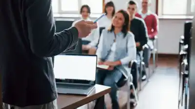 Un profesor adjunto cobra $630.000 y el alquiler no se paga solo: la cuenta que expone al sindicato