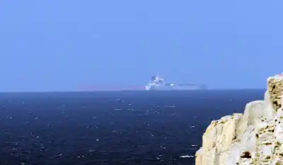 Irán volvió a cerrar una ruta clave del petróleo mundial y advirtió con una condición para reabrirla