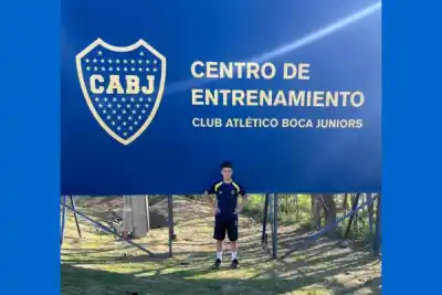 Tiene 11 años, es arquero y Boca ya lo citó: su familia salió a pedir una ayuda clave