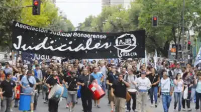 Los judiciales bonaerenses van por un 20% extra: la letra chica que el gremio quiere meter en el Presupuesto 2027