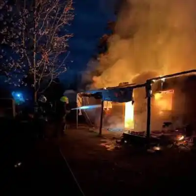 Bomberos llegaron a la casona de Pocito, pero los tres recintos ya estaban perdidos