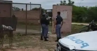 Siguieron las huellas que dejaron en el barrio y terminaron en un baldío de Ingeniero Juárez