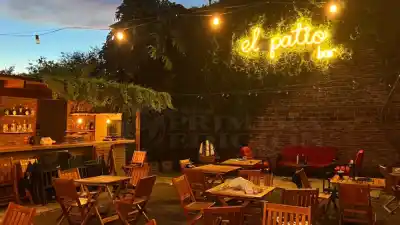 Apóstoles puso la lupa en los patios cerveceros y fijó una hora límite para la música