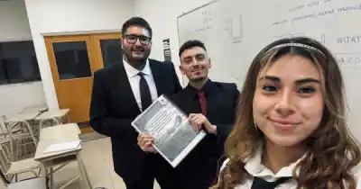 Se recibió a los 25 en Santa Cruz y un mail lo cambió para siempre: el premio que lo puso entre los mejores del país