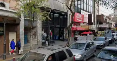 Intentó llevarse ropa sin pagar y lo que pasó después dejó a todos boquiabiertos