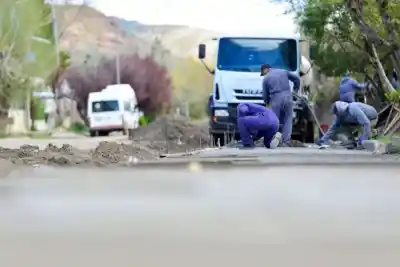 El Huecú suma cinco cuadras de pavimento y ya tiene en carpeta las obras de 2027