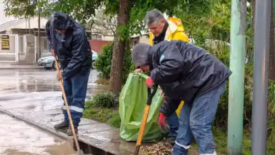 Alerta amarilla en Cipolletti: el río ya se mete en los patios de estos barrios