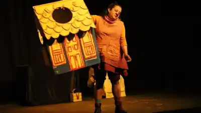Tres noches de teatro en Roca: la payasa que vuelve a su casa y una bandolera del siglo XIX