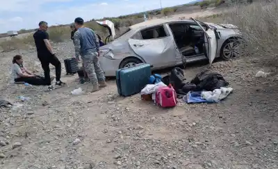 Viajaban desde Catamarca por la Ruta 40 y el auto terminó dado vuelta en El Balde