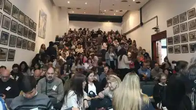 Kicillof ofreció un 6% en dos tramos y los docentes le respondieron con 48 horas de paro