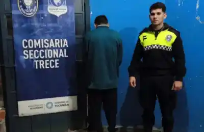 La amenazó con un arma y prendió fuego el colchón: a los minutos, la policía lo encontró en una esquina clave