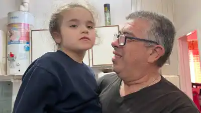 Zoe tiene 9 años, una enfermedad poco frecuente y una fecha en México: qué necesita su familia