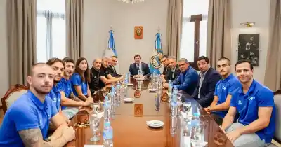 San Juan recibió a sus campeones del patín: el gobernador los esperaba en el despacho
