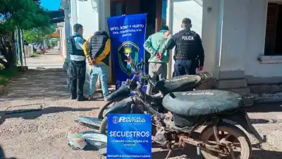 Intentaron escapar saltando techos, pero el cerco policial fue más rápido: lo que hallaron en la vivienda