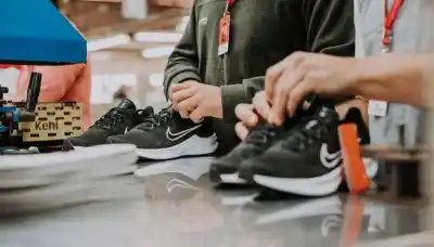 La única fábrica de Nike y Adidas en el país enfrenta un recorte masivo: lo que nadie te contó sobre su futuro