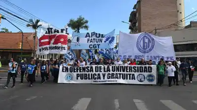 La marcha universitaria que incomodó al gobierno: el pedido que la CTA Santa Fe reiteró