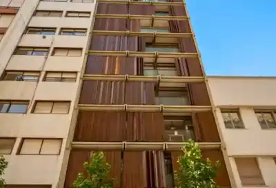 Un departamento valuado en apenas 800 dólares se ofrece por casi 100.000: la polémica que sacude al Gobierno