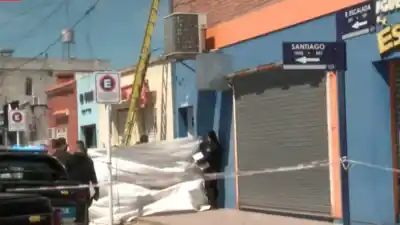 Subía a instalar fibra óptica en el centro de Bermúdez: el operario cayó desde ocho metros
