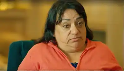La "abuela coraje" rescató a su nieta de la trata y ahora sospecha que mataron a su hija: la marca en el cuello que la alarmó