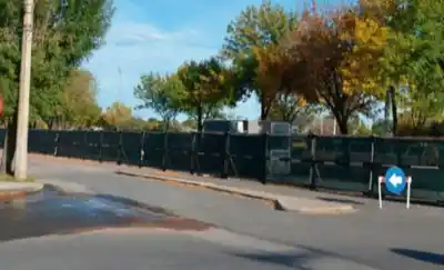 Santa Rosa cambia el sentido de dos calles y los vecinos ya se preguntan cómo van a estacionar