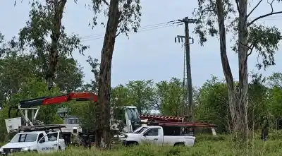Subió a un poste de media tensión en Pichanal y no pudo bajar por sus propios medios